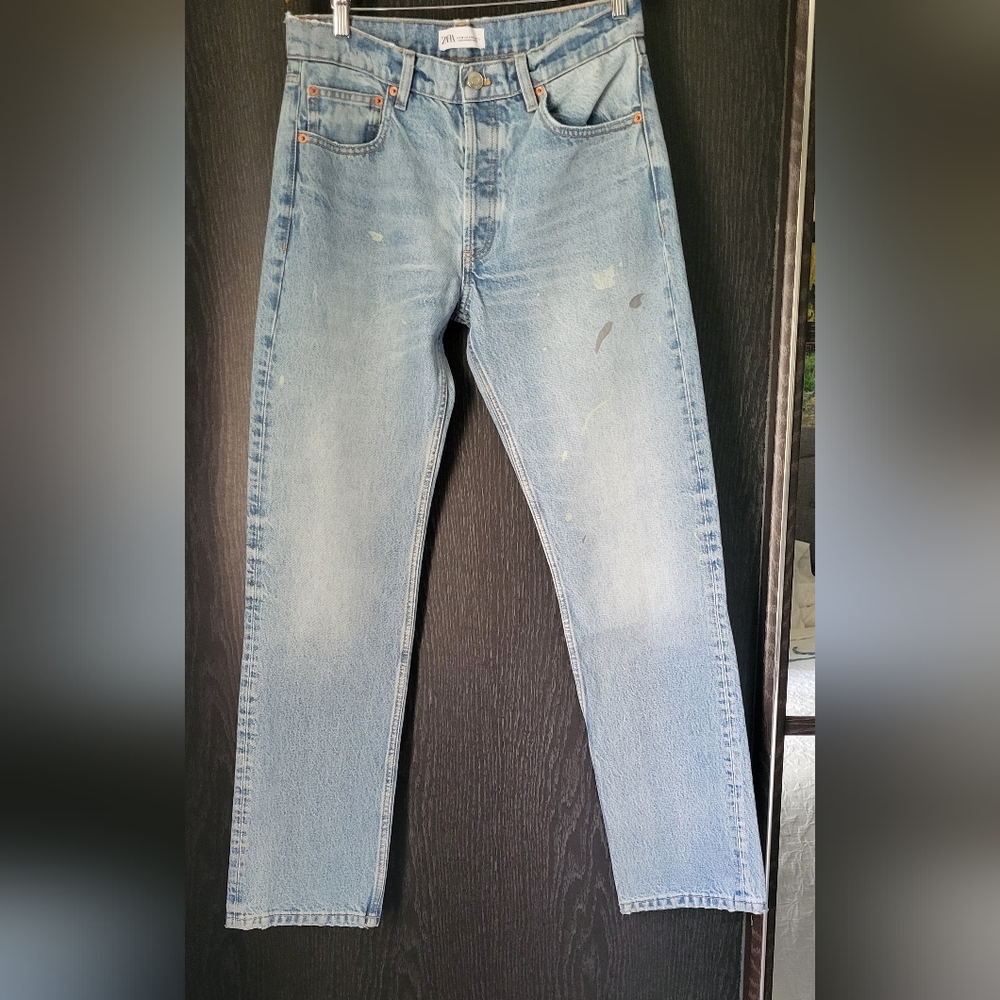 Classic Blue Straight Leg Jeans with Vintage Appeal